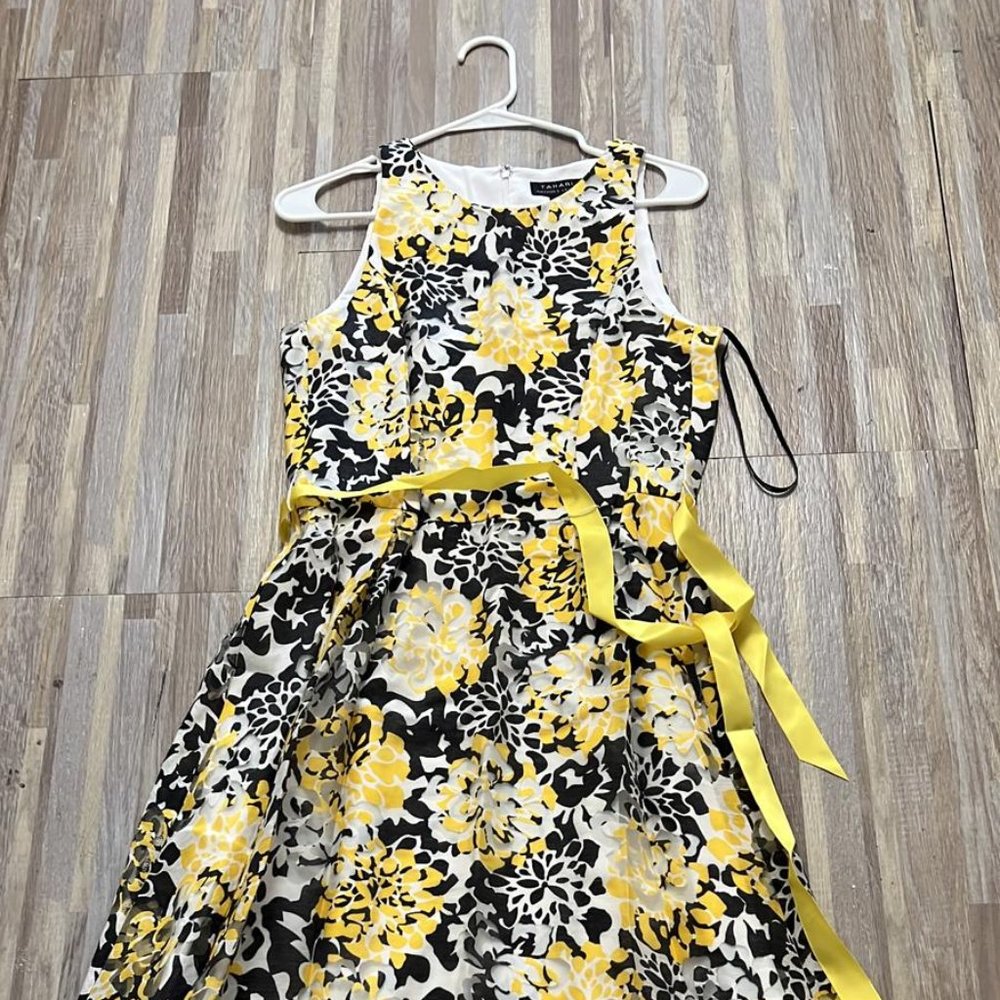 Vintage TAHARI Yellow and Black  Sleeveless Dress